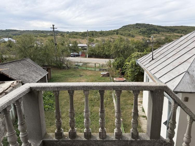Casă cu 4 camere în Roești