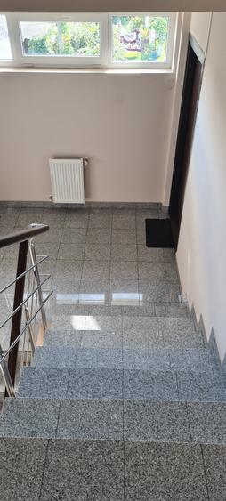 Apartament cu 3 camere semidecomandat în Exterior Nord