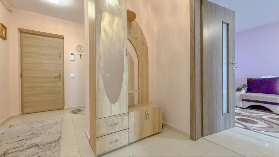 Apartament cu 2 camere decomandat în Tractorul