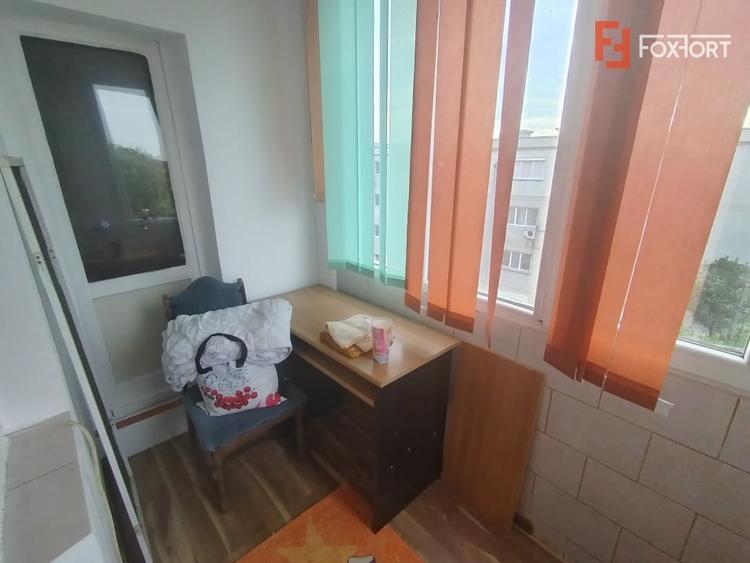 Apartament cu 3 camere decomandat, mobilat în Girocului