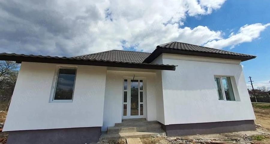 Casă cu 3 camere cu Teren 1200 Mp în Central