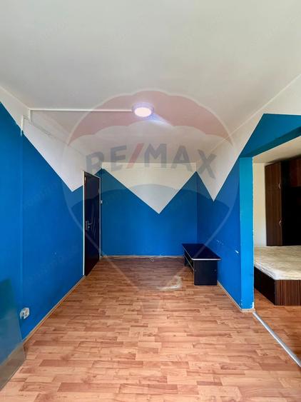 Apartament cu 3 camere semidecomandat în Central
