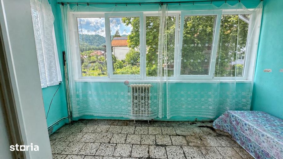Casă cu 9 camere cu Teren 409 Mp în Noua