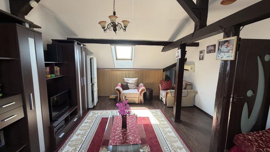 Duplex cu 4 camere cu Canalizare în Roșu