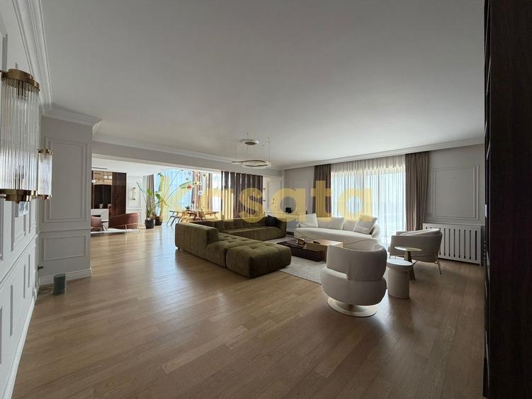 Apartament cu 5 camere semidecomandat, mobilat în Nord