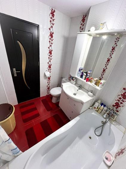 Apartament cu 3 camere decomandat în Scornicești