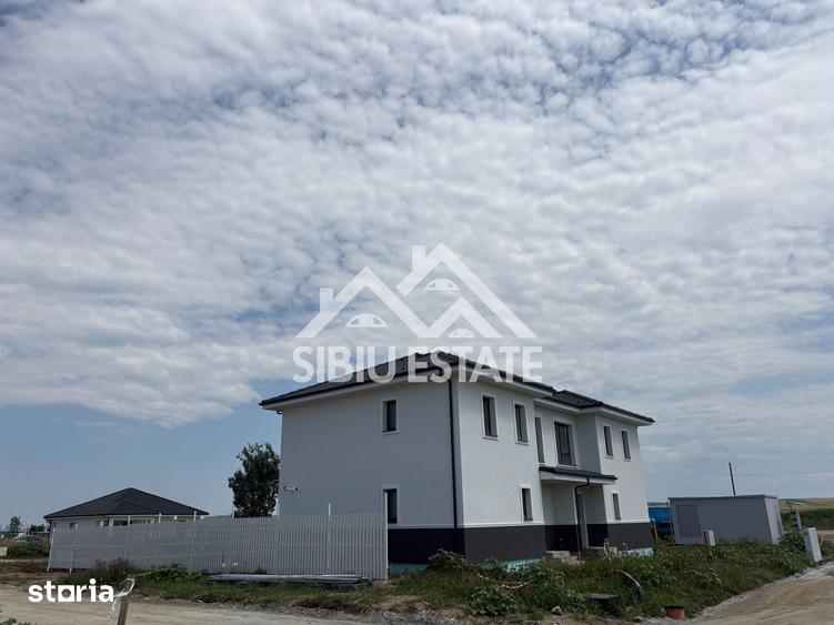 Casă cu 4 camere cu Teren 300 Mp în Central