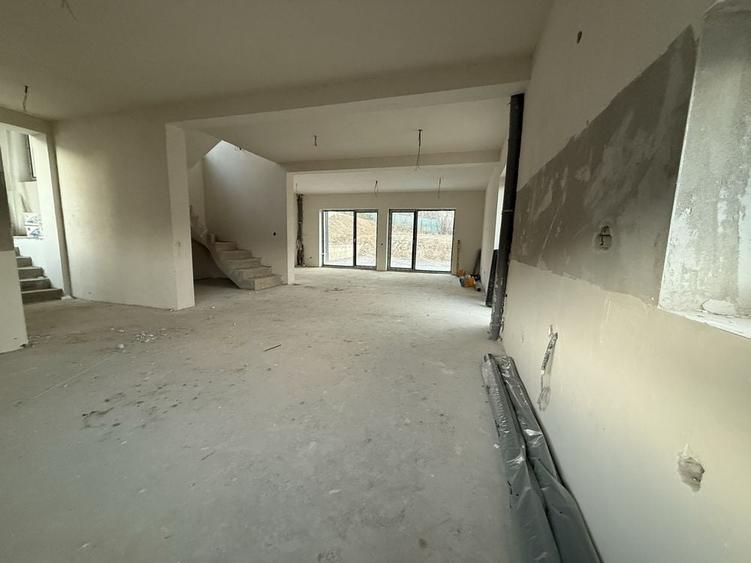 Casă cu 4 camere în Feleacu