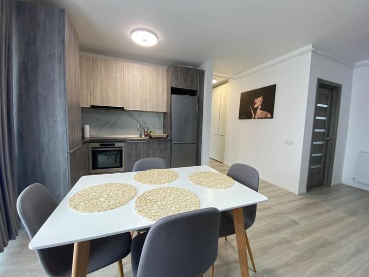 Apartament cu 3 camere semidecomandat, mobilat în Florești
