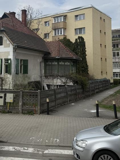 Casă cu 3 camere cu Teren 1000 Mp în Central