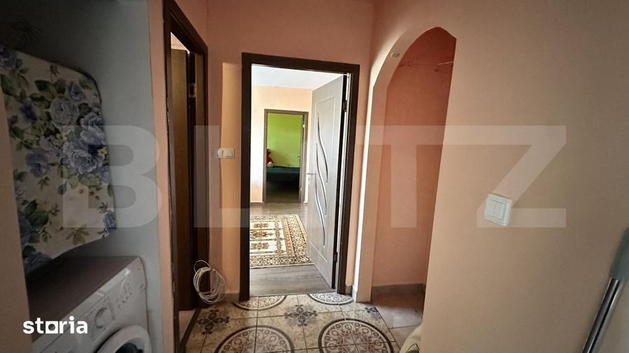 Apartament cu 3 camere semidecomandat în Cetate