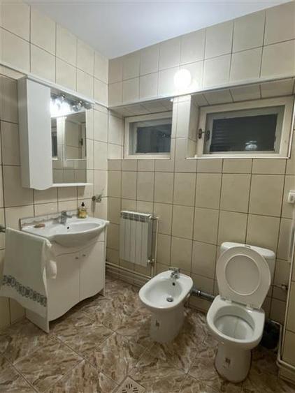 Casă individuală cu 7 camere cu Canalizare în Liceul Militar