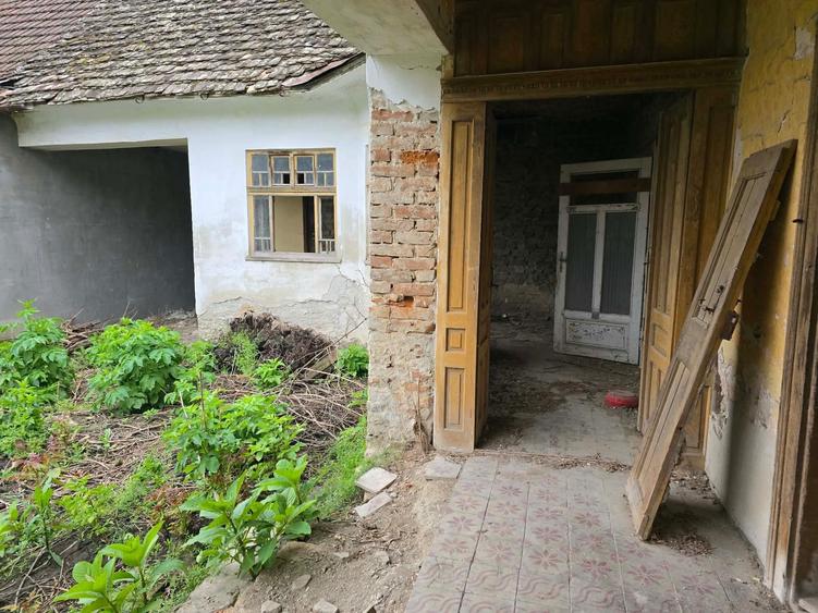Casă cu 4 camere în Exterior Vest
