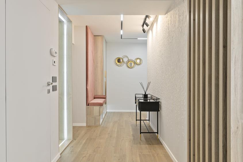 Apartament cu 3 camere semidecomandat în Aviației