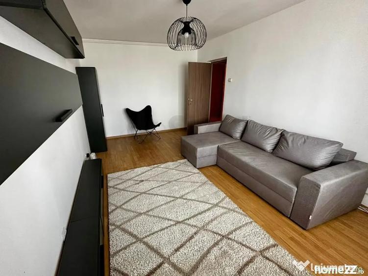 Apartament cu 3 camere decomandat în Tineretului