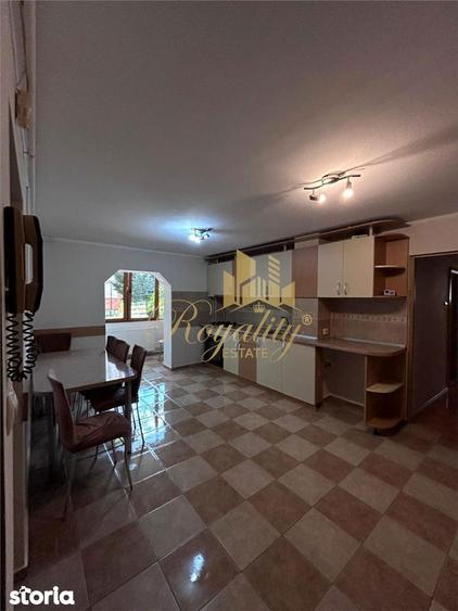 Apartament cu 3 camere decomandat, mobilat în Soarelui