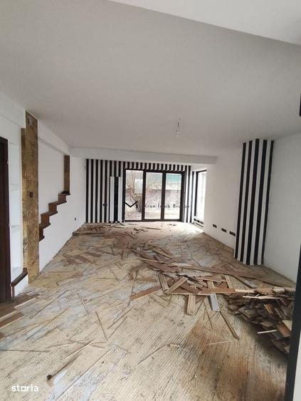 Casă cu 4 camere în Carierei