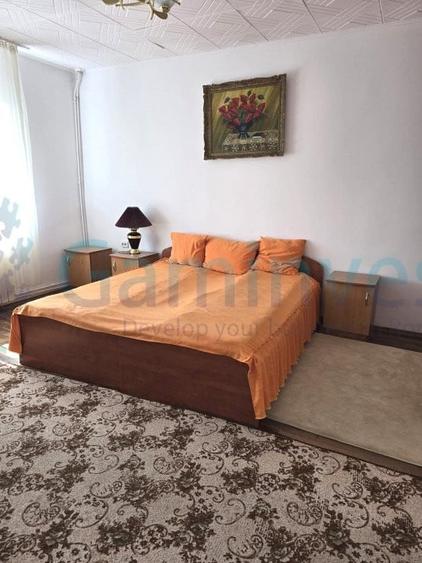 Casă individuală cu 8 camere cu Canalizare în Sânmartin