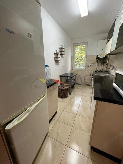 Apartament cu 4 camere decomandat în Cornișa