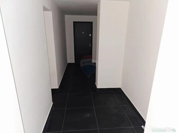 Apartament cu 5 camere decomandat în Precista