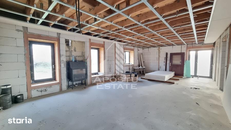 Casă cu 4 camere cu Teren 4414 Mp în Orțișoara