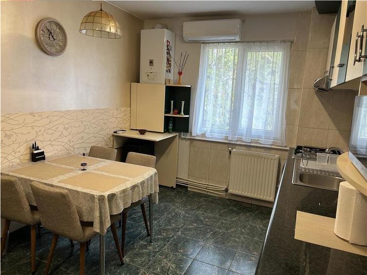 Apartament cu 3 camere semidecomandat, mobilat în Gheorgheni