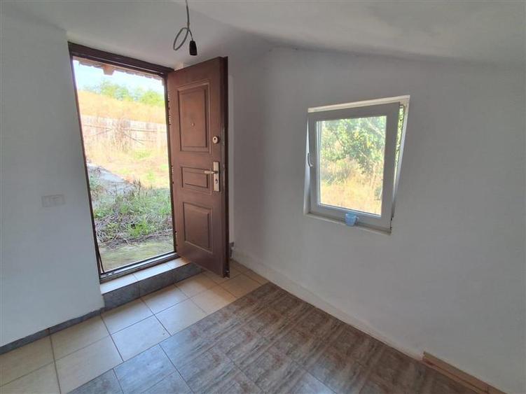 Casă individuală cu 2 camere cu Teren 1688 Mp în Movileni