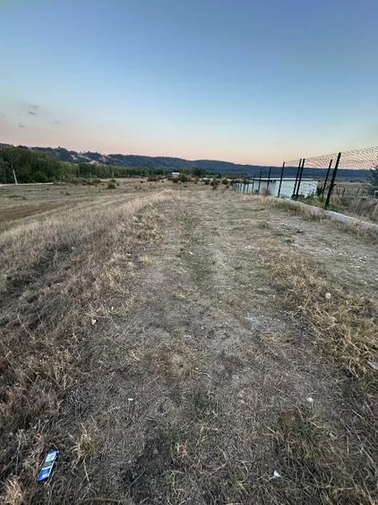 Teren Construcții intravilan de 1182 mp, în Hinova