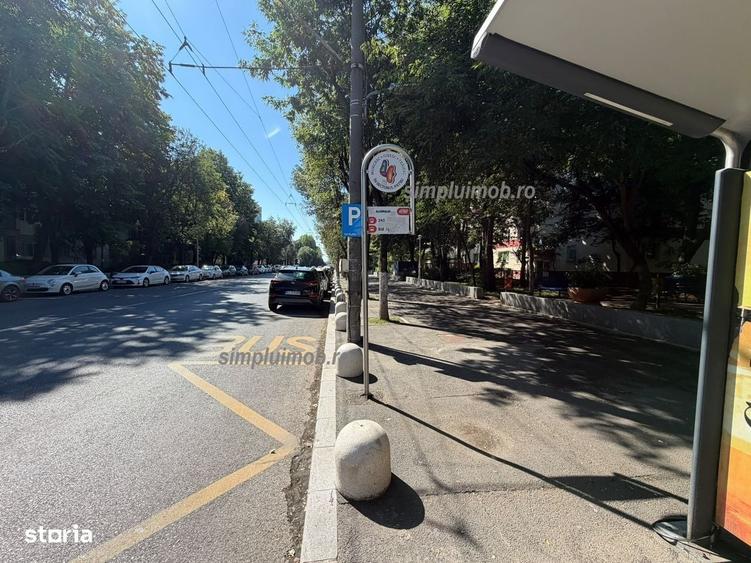 Apartament cu 3 camere în Apărătorii Patriei