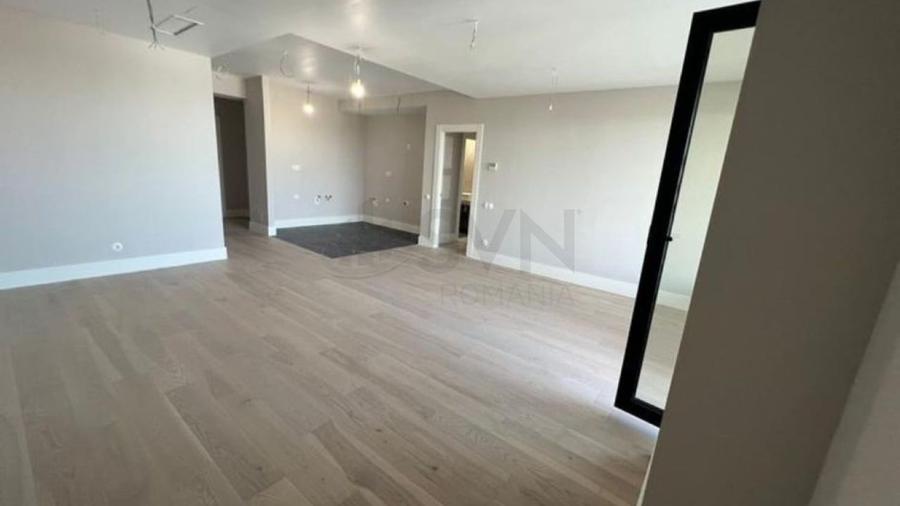 Apartament cu 4 camere semidecomandat, mobilat în Pipera