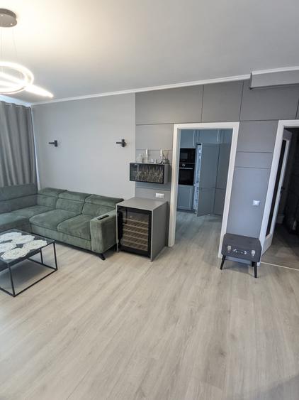Apartament cu 3 camere semidecomandat în Central