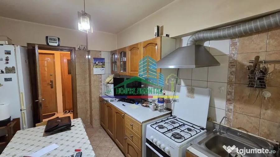 Apartament cu 3 camere decomandat în Central