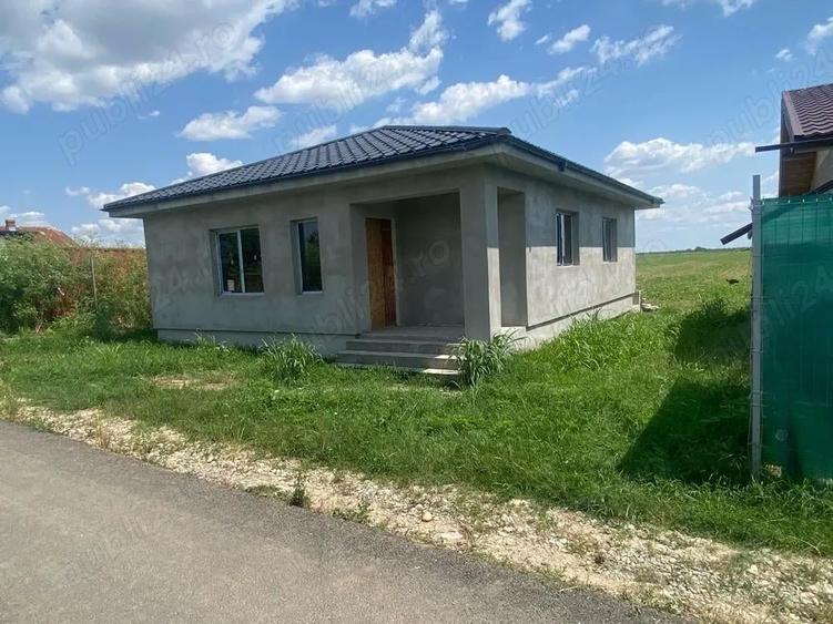 vand casa individula 3 camere baie bucatarie plus tereasa zona sintesti - 8