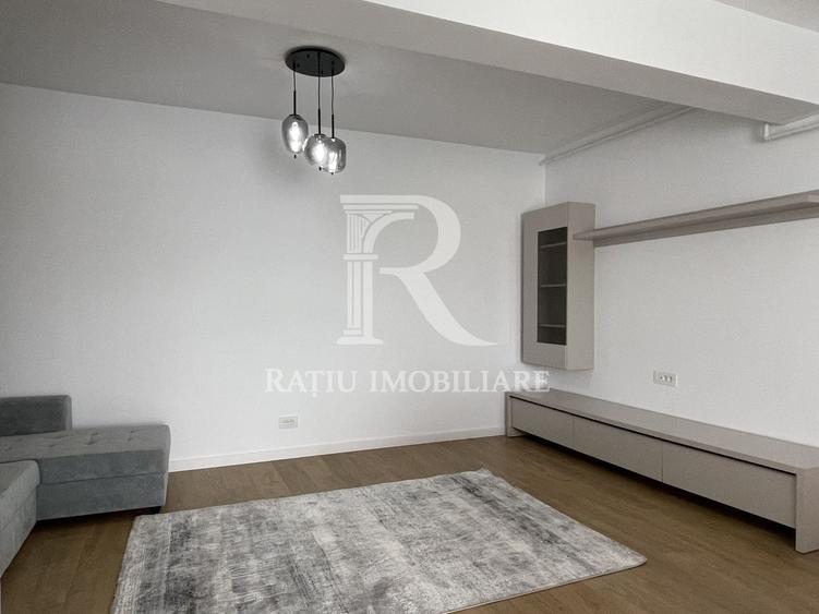 Apartament cu 2 camere semidecomandat, mobilat în Central