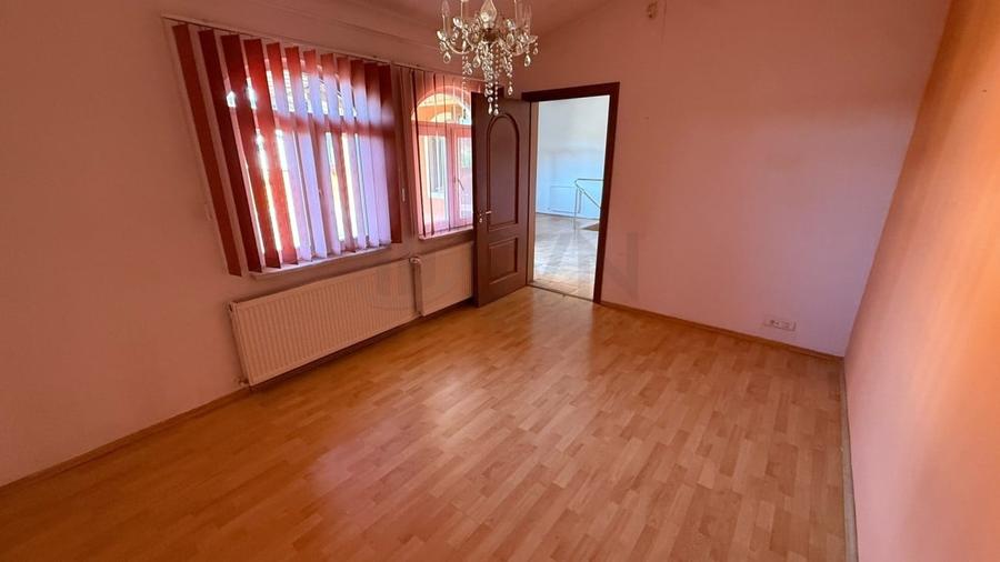 Casă individuală cu 10 camere cu Canalizare în Floreasca