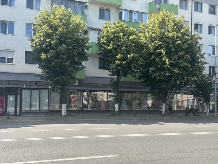 Spațiu comercial, de 256 mp, în Central