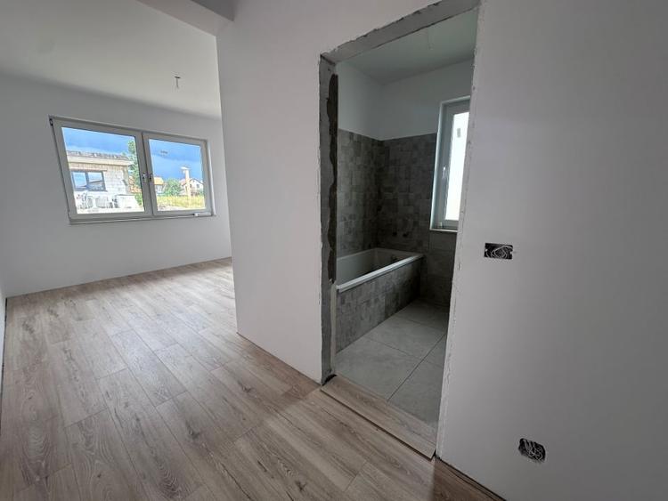 Casă individuală cu 4 camere cu Canalizare în Micești