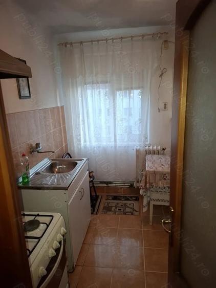 Apartament cu 3 camere semidecomandat în Ultracentral