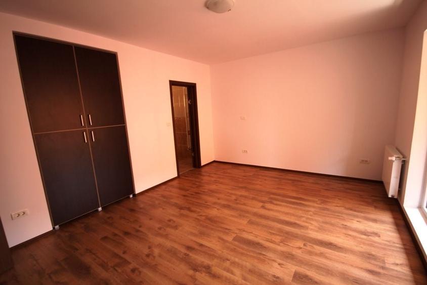 Casă cu 4 camere cu Canalizare în Elisabetin