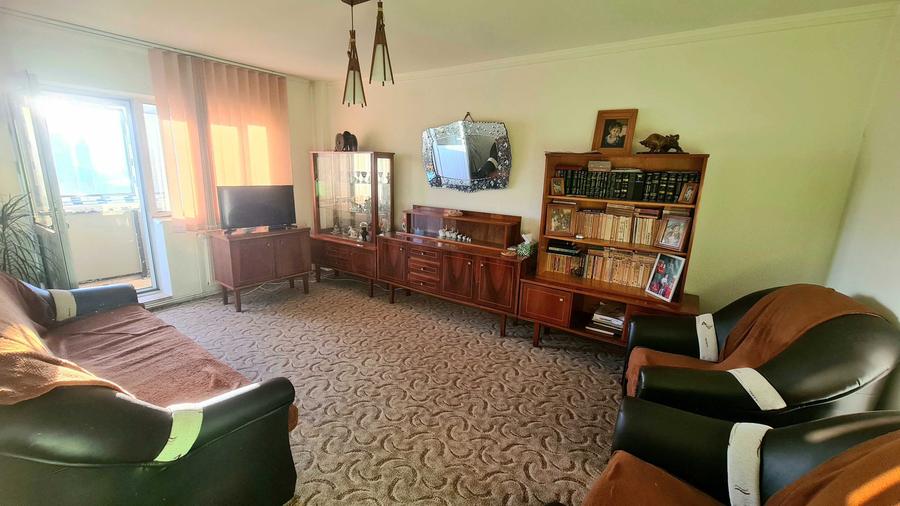 Apartament cu 3 camere decomandat în Central
