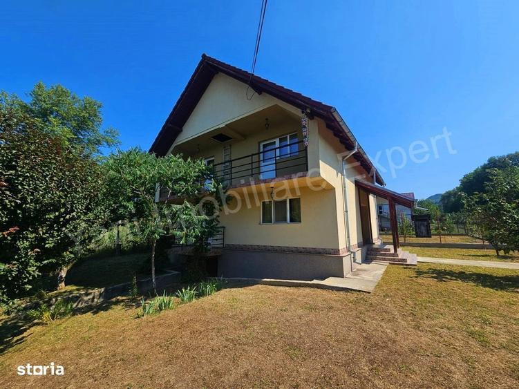 Casă cu 4 camere în Curtea de Argeș