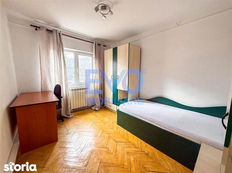Apartament cu 3 camere decomandat în Nicolina