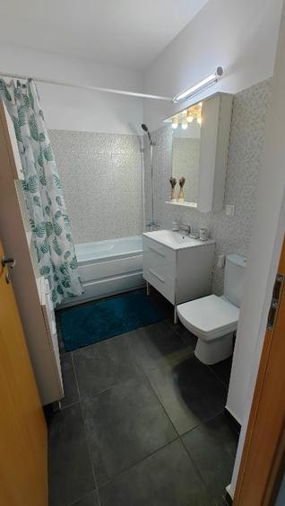 Apartament cu 2 camere semidecomandat, mobilat în Central