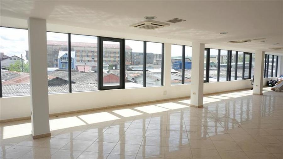 Spațiu comercial, de 140 mp, în Cartierul Traian
