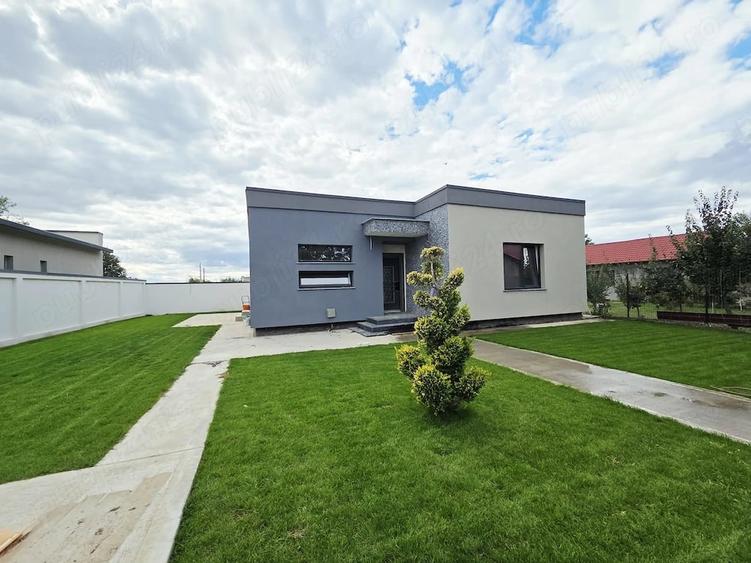 Casă cu Teren 450 Mp în Costi