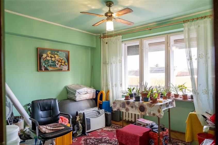Apartament cu 4 camere decomandat în Decebal