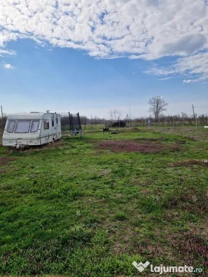 Teren de 400 mp, în Cernele