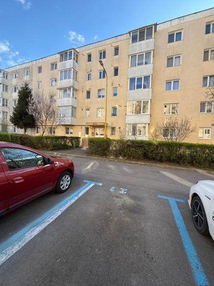 Apartament cu 3 camere semidecomandat, mobilat în Astra