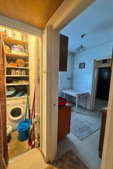 Apartament cu 2 camere semidecomandat în Traian