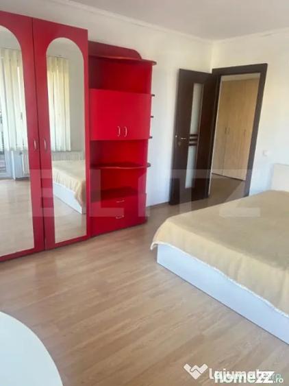 Apartament cu 3 camere semidecomandat în Bună Ziua